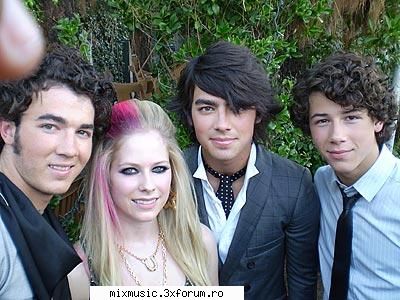 :nebun: j.b and avril :nebun: pics jonas brothers