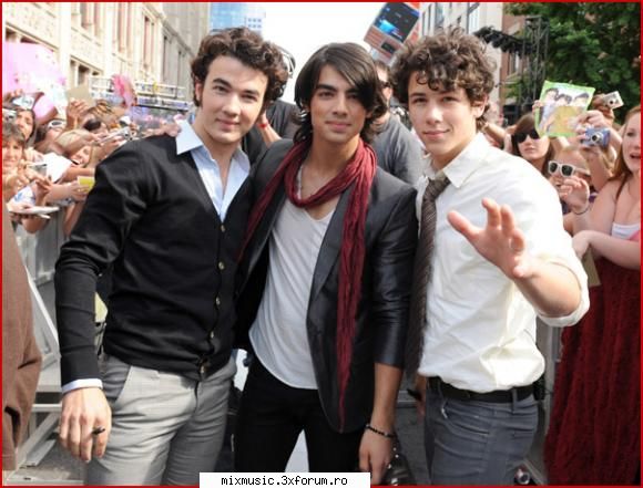 :nebun: pics jonas brothers